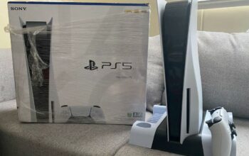 Sony PlayStation 5 console 2 controller  € 350